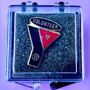 Vintage 1980s Antique Enameled Gold Tone Y Volunteer YMCA Button Pin